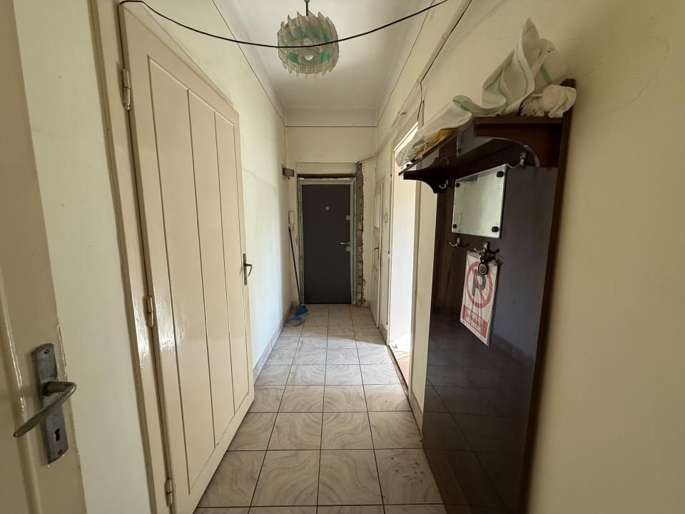 Apartament 3 camere, 72mp, etaj 1, 400m teren, garaj propriu- Complex Studentesc – fotografia 8 din 11