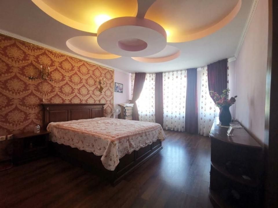 Casa de vanzare cu 4 camere, cartier Grigorescu, Oradea – fotografia 3 din 23