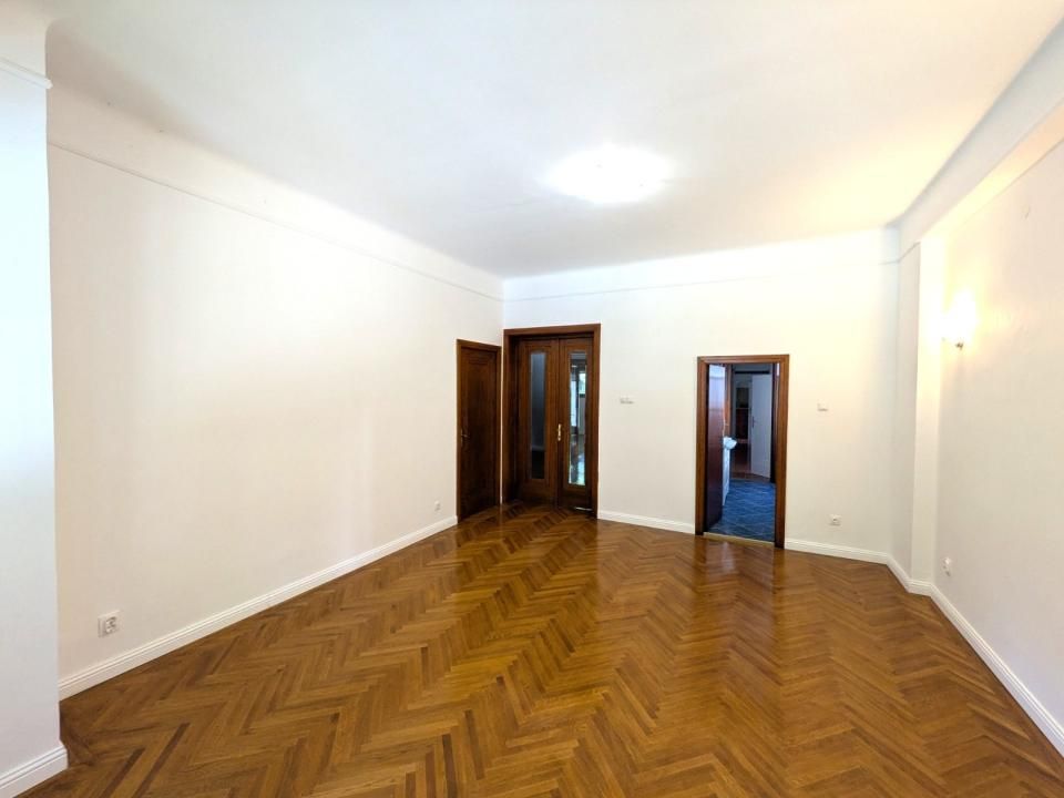 Apartament 4 camere nemobilat | Curte | Birouri / Rezidențial | Aviatorilor | – fotografia 4 din 13