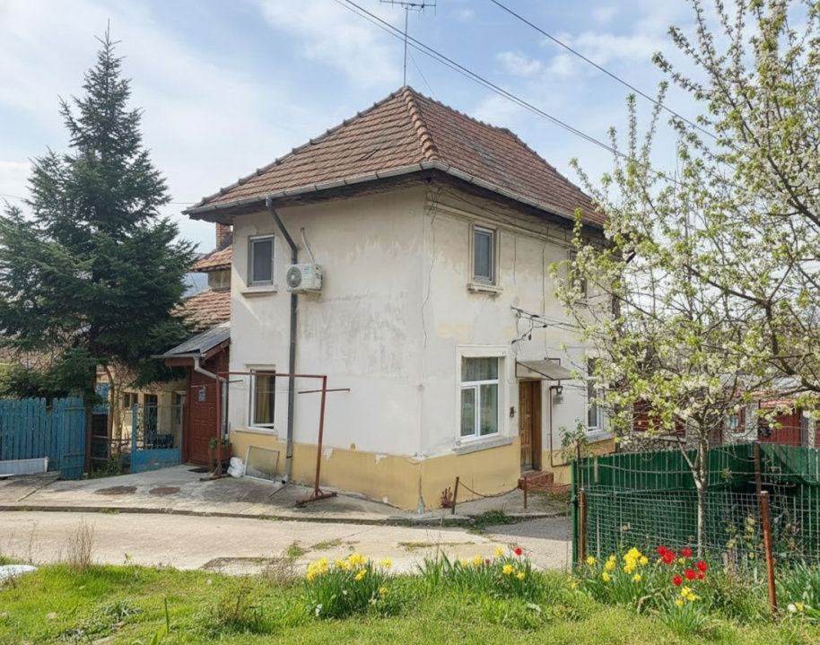 Apartament în vilă  – Strada Trivale, Pitești – fotografia 1 din 7