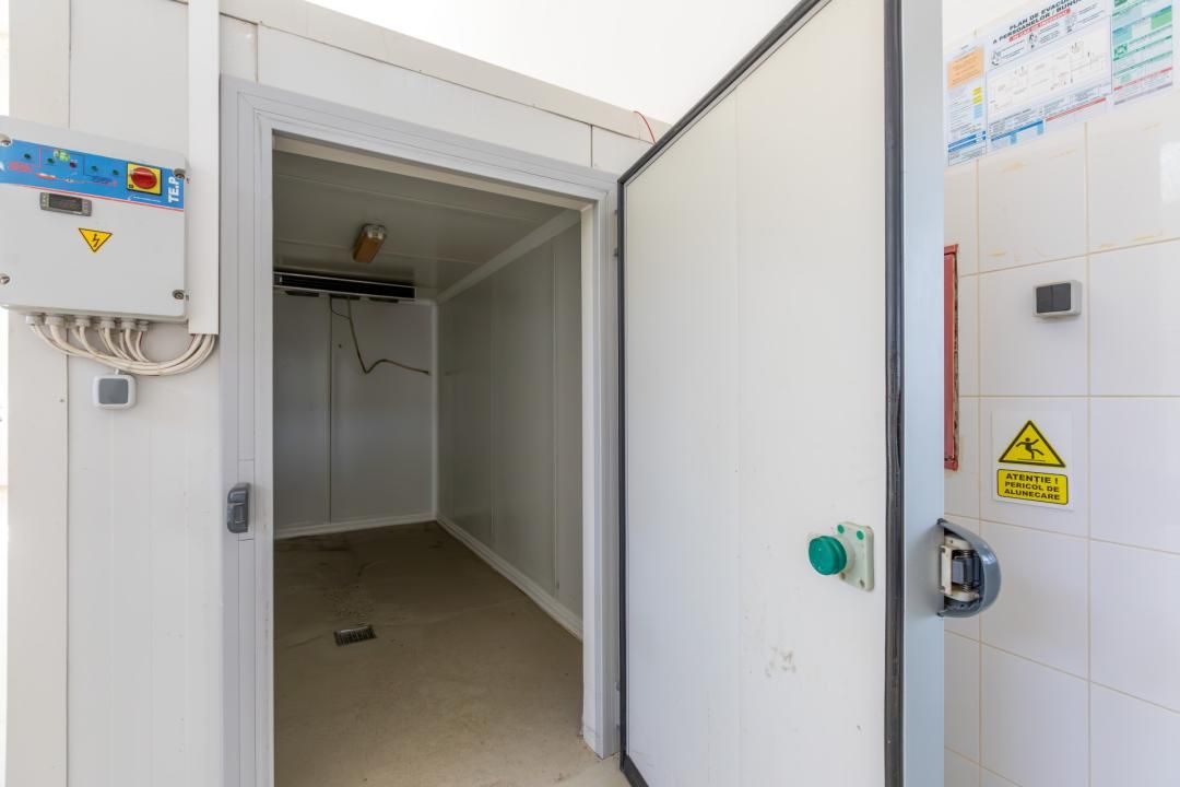 Proprietate de vânzare pentru investiție–teren 3874mp+construcții 989mp, Bacău – fotografia 18 din 47