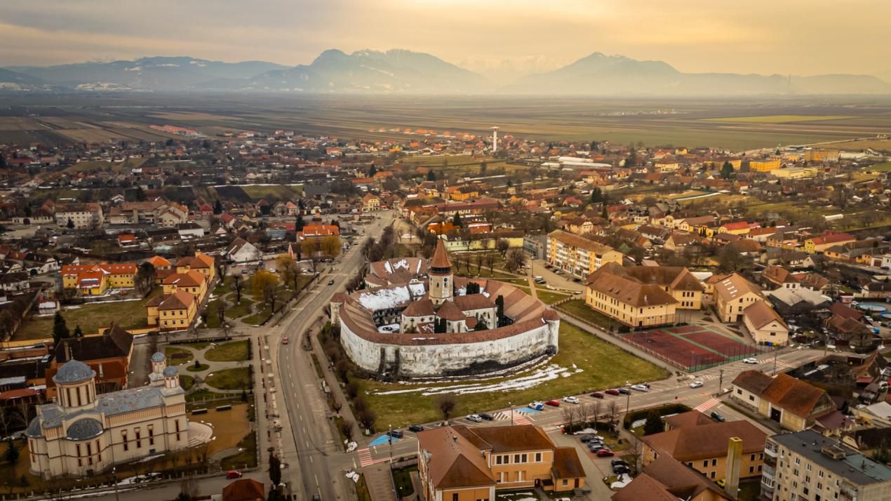 Proiect de restaurare lângă Cetatea Prejmer,  casă și teren de 5.458 mp – fotografia 2 din 35