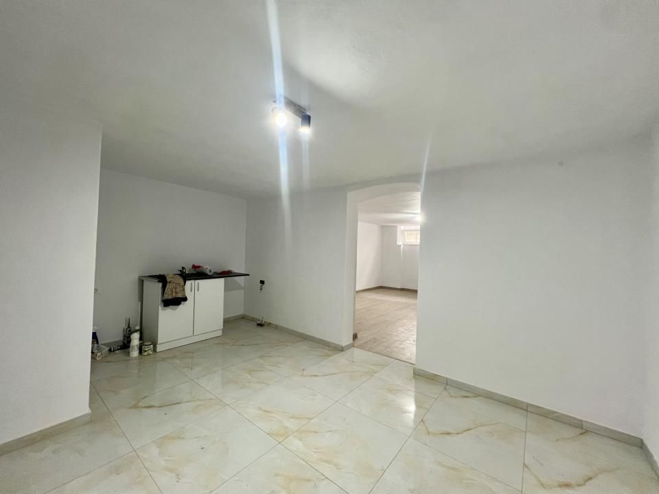 Apartament cu 2 camere, 40 mp utili, demisol - Zona Balcescu – fotografia 2 din 9