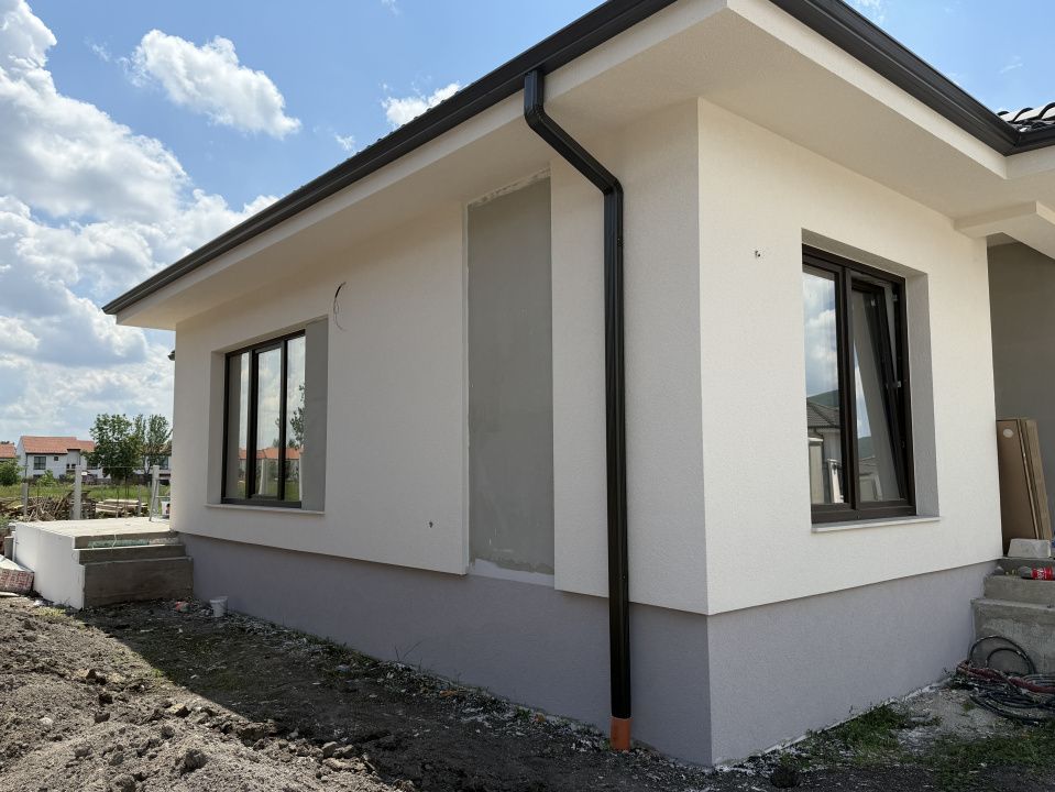 Vanzare Casa Noua 4 camere 2 Bai Terasa S.util 100 mp. Teren 400 mp. Finisata – fotografia 2 din 5