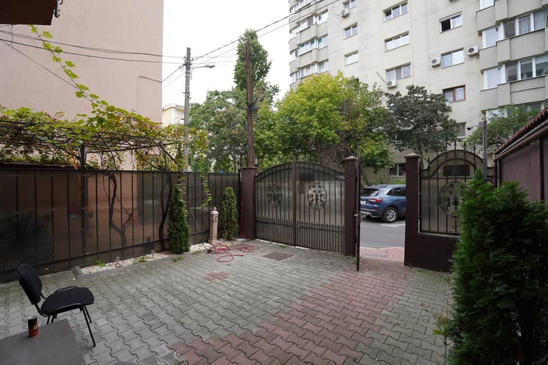 Inchiriere Vila |  Vitan Mall - Dristor | 7 Camere P+2+Curte+Parcare – fotografia 2 din 18