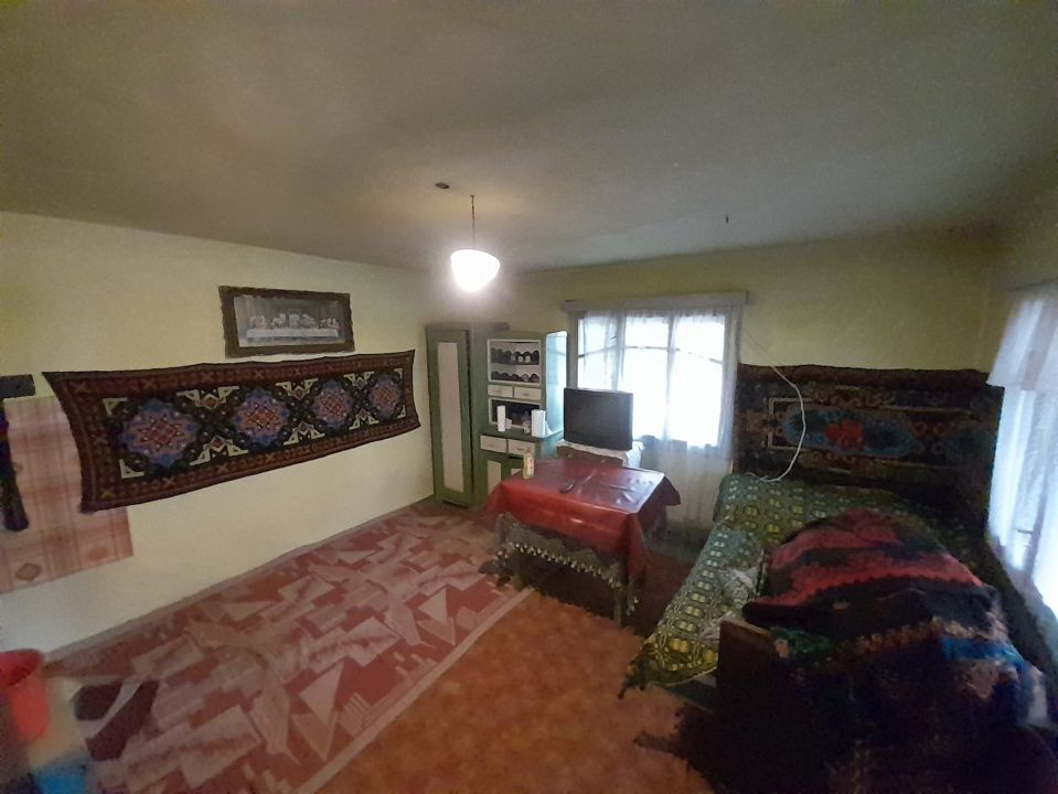 Casa traditionala cu anexe si gradina,Zona Nasaud – fotografia 3 din 21