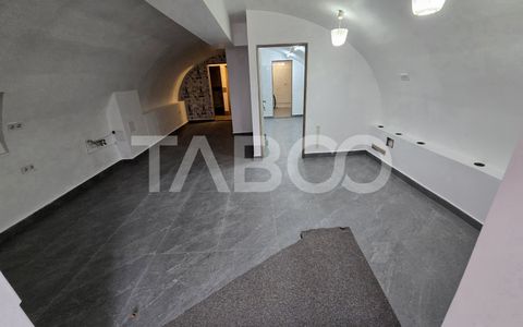 Spatiu comercial de vanzare 55 mp curte parcare zona Central din Sibiu