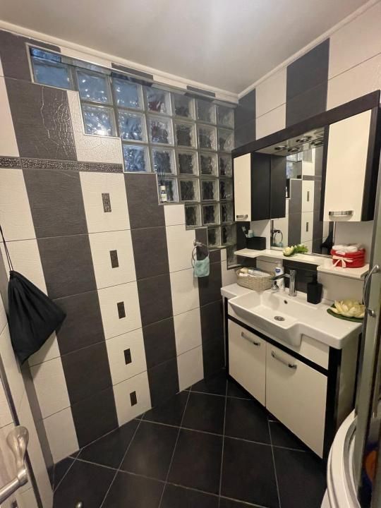 Apartament 4 camere de vânzare parter zona Ostroveni Rm Vâlcea – fotografia 13 din 17