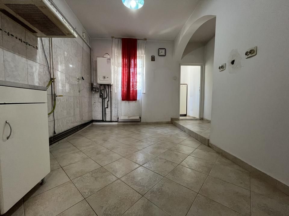 COMISION 0% Apartament 3 camere dec 2 băi etajul 3 central Gaesti – fotografia 4 din 19
