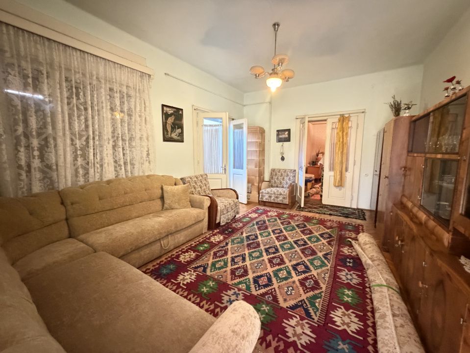 Sebeș Centru – Casă cu suflet 7 Camere 700 mp Teren 2 Garaje Curte Gradină – fotografia 12 din 37