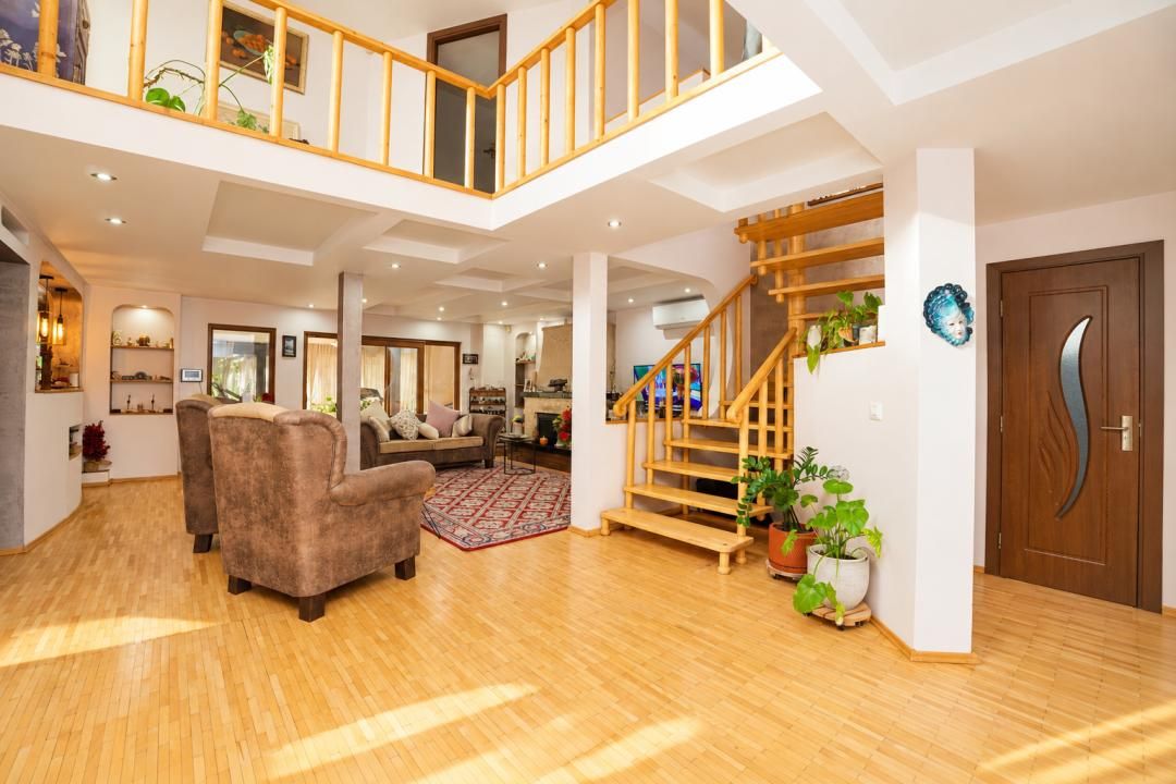 Vilă 8 Camere | 428 MP | Teren 703 MP | 4 Garaje | Voluntari – fotografia 6 din 27