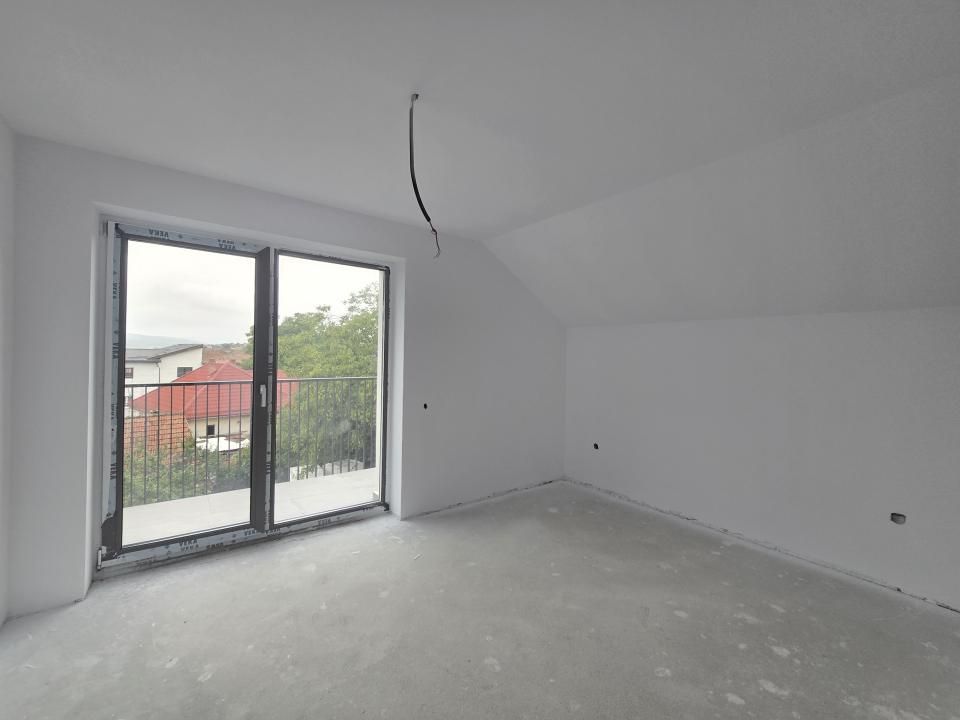 Casa individuală spațioasă cu garaj, D+P+E, 210mp utili, Dâmbul Rotund – fotografia 16 din 19