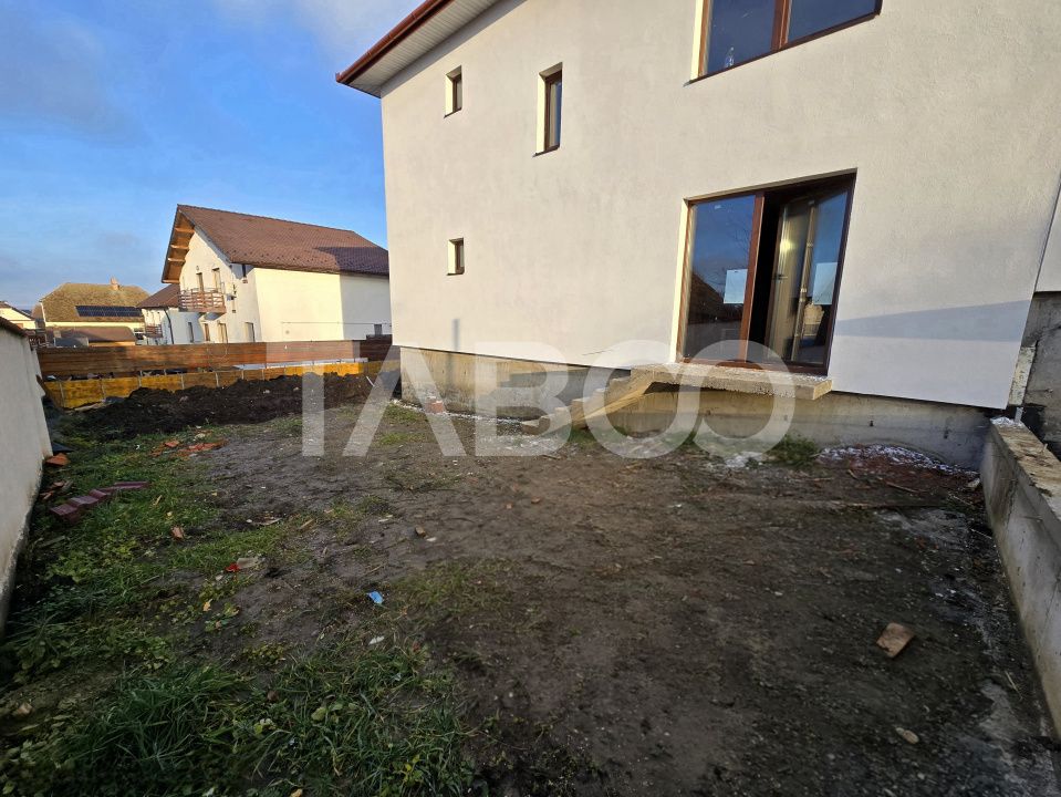 Casa tip duplex de vanzare 120 utili teren 300 mp Sura Mica Sibiu – fotografia 1 din 12