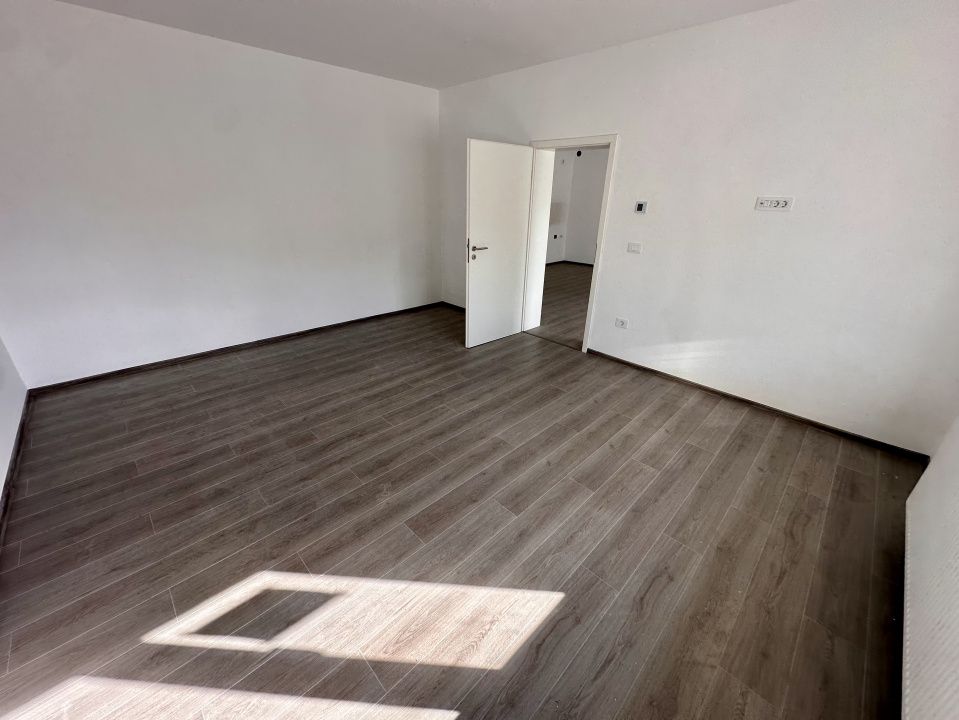CASA DE VANZARE I 246 MP UTILI I TEREN 446 MP I COMPARTIMENTATA IN 5 APARTAMENTE – fotografia 2 din 28