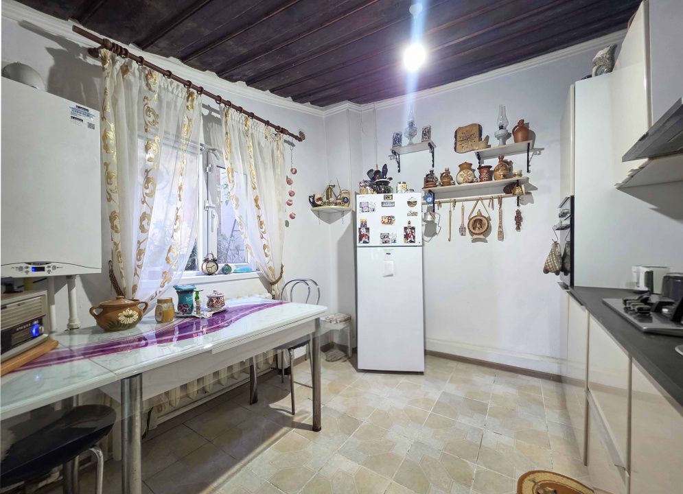 Casă cu 4 camere în Constanța, zona Medeea – Teren 358 mp, garaj și grădină – fotografia 11 din 14