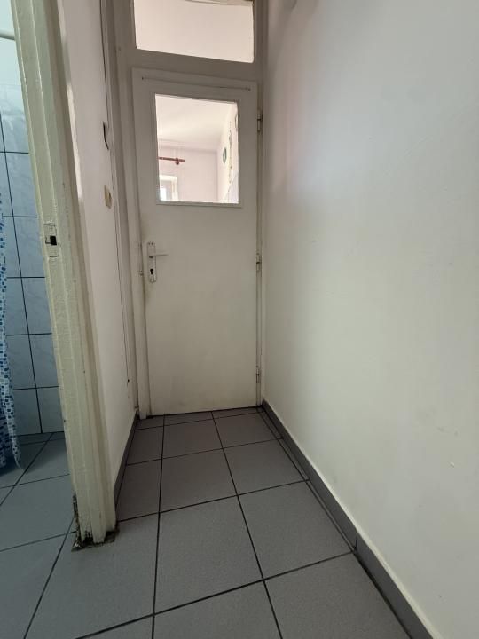 Apartament cu o camera, etaj 3, bloc izolat - Olimpia Stadion – fotografia 6 din 8