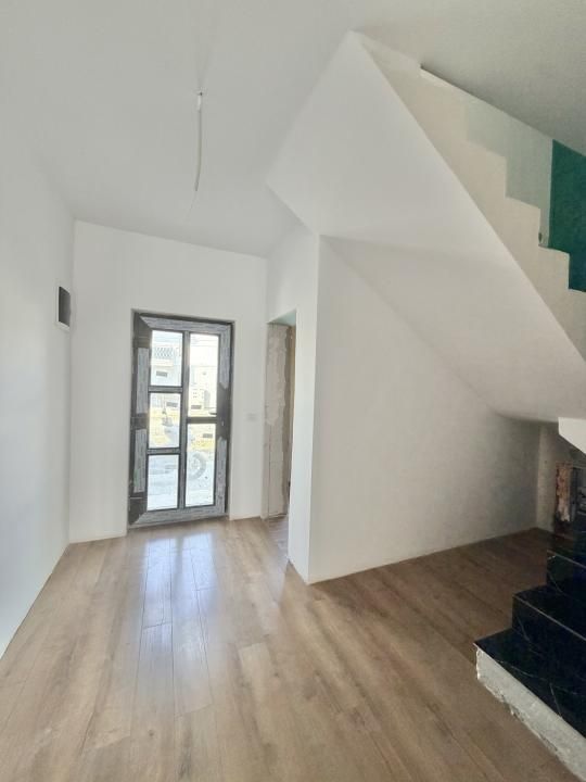 Duplex 4 camere+ spatiu comercial, 120 utili, 260 teren in Giroc – fotografia 12 din 19