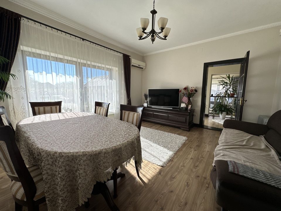 Casa individuală cu 9 camere, 1600 mp teren, 300 mp utili - Sanandrei – fotografia 5 din 18