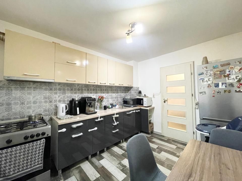 Apartament decomandat 3 camere, 2 bai la parter - zona Soarelui – fotografia 3 din 8