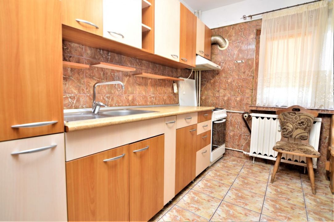 INCHIRIERE APARTAMENT 3 CAMERE VITAN-FOISORULUI – fotografia 15 din 26