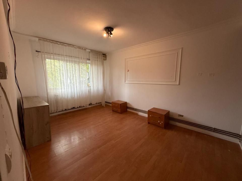 Apartament spatios, 3 camere, decomandat, parter - Lipovei – fotografia 3 din 6
