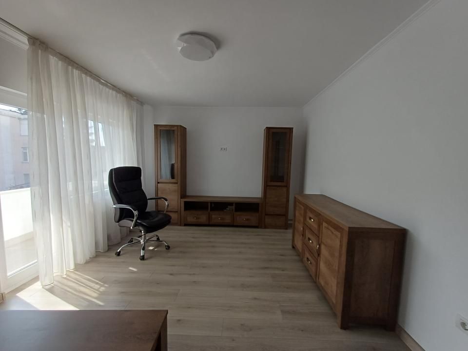Inchiriere apartament 3 camere  Central – fotografia 15 din 16