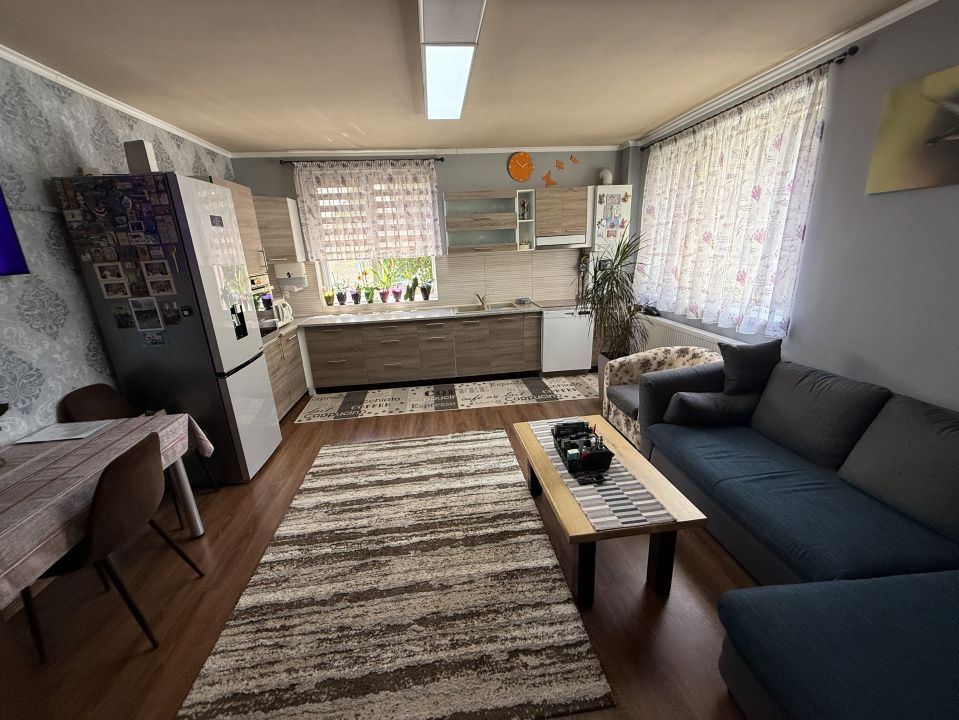 Casa alipită, 208mp utili, 304mp teren, zona PETROM, Baciu – fotografia 6 din 13