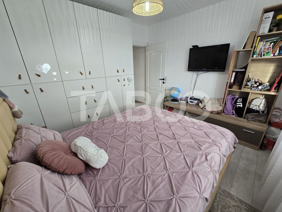 Apartament decomandat de vanzare mobilat pivnita Vasile Aaron Sibiu – fotografia 12 din 17