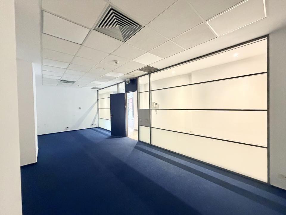 Spatiu comercial In Stefan cel Mare, Stradal, Vitrina 26 ml - Centrala Proprie – fotografia 11 din 21