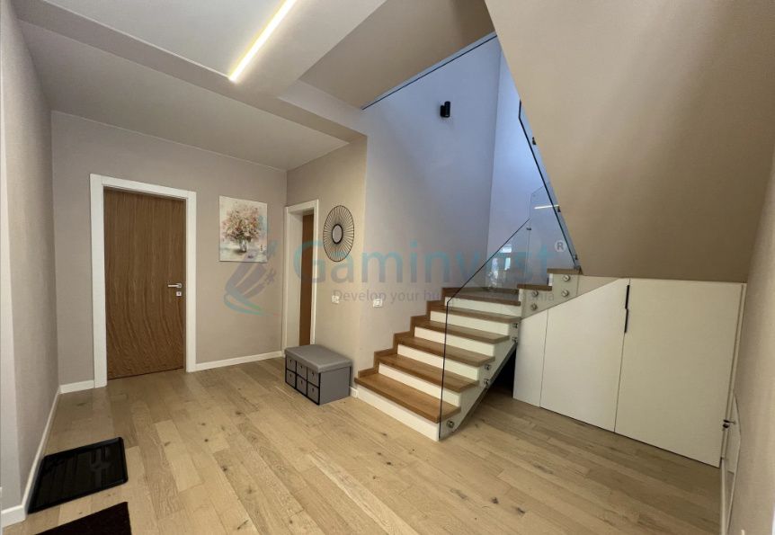Casa premium de inchiriat 5 camere in cartierul Tineretului, Oradea – fotografia 3 din 9