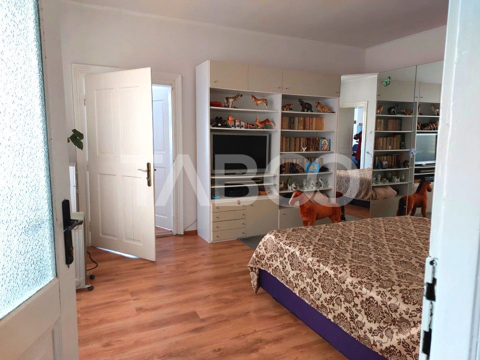 Casa si curte pretabila pentru 2 familii 980 mp teren liber Cisnadie – fotografia 3 din 32