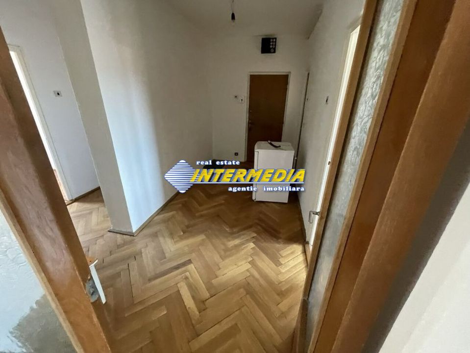 Apartament 3 camere etaj 2 +garaj + boxa in Cetate zona Caroline – fotografia 3 din 6