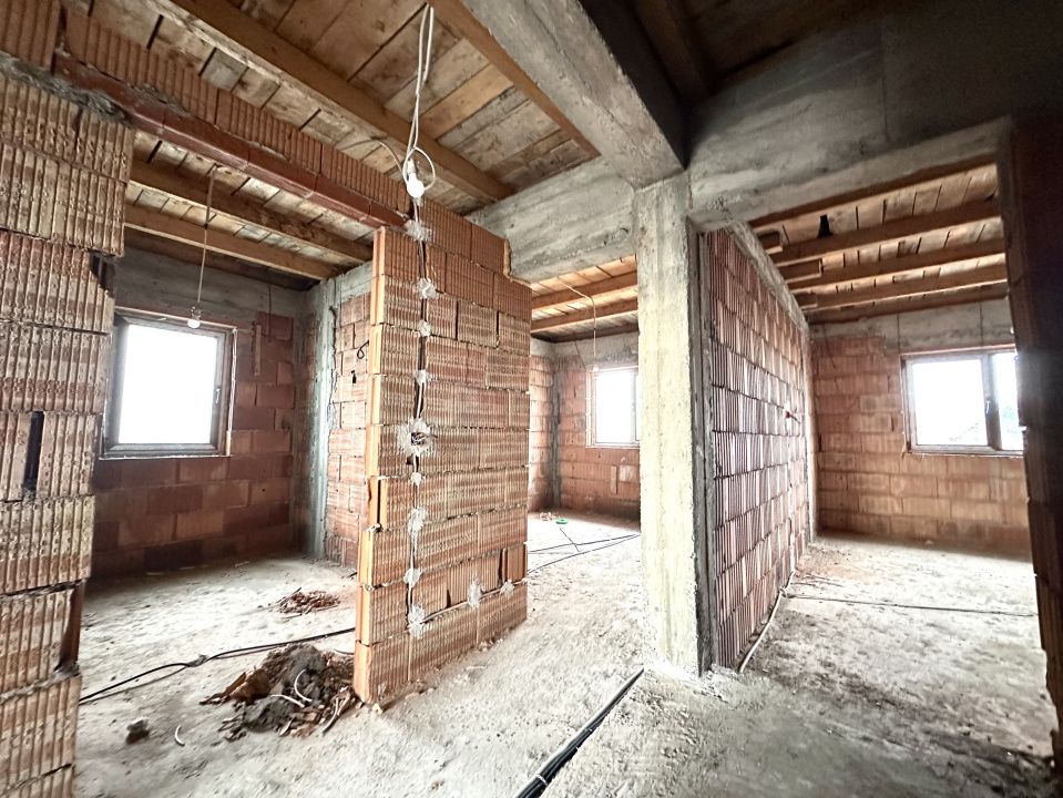 Duplex la roșu cu 5 camere, 127 mp utili 305 mp teren - Dumbravita – fotografia 7 din 12