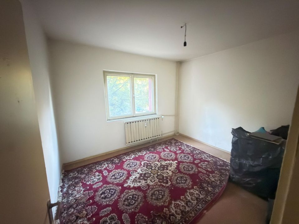 Apartament, 3 camere, semidecomandat, cartier Brazda lui Novac, zona Simplon – fotografia 2 din 5