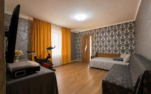 Casa 3 camere, 100 mp utili, 300 mp teren propriu, curte comuna - Sagului