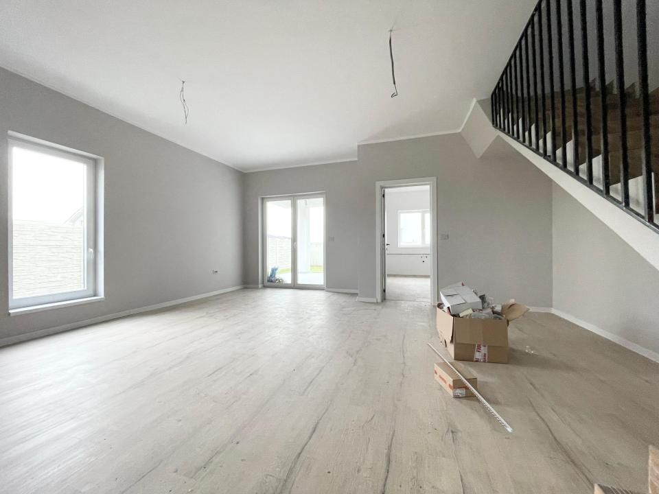 Duplex cu 4 camere despartit prin spatiu tehnic- Mosnita Veche – fotografia 1 din 13