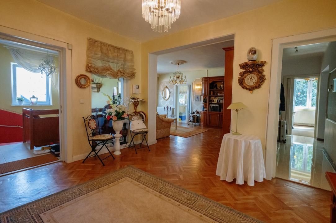 Apartament 4 camere în casă tip elvetian, cu teren propriu, garaj și grădină – fotografia 5 din 31