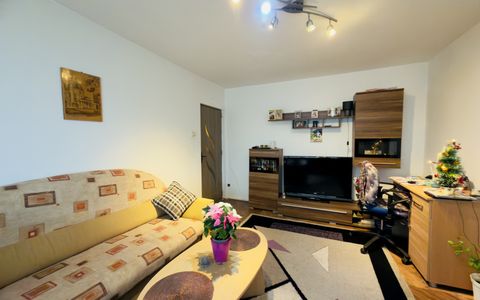 Apartament 3 camere, semidecomandat, 53mp utili, zona Girocului