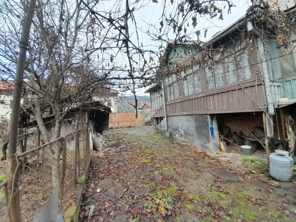 Casa traditionala cu anexe si gradina,Zona Nasaud – fotografia 10 din 21