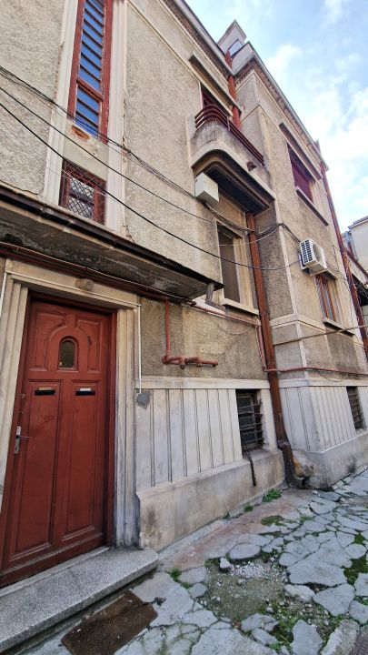 Vila cu curte de vanzare ULTRACENTRAL - 442.7 mp, 72 mp curte libera, 2 garaje – fotografia 3 din 19
