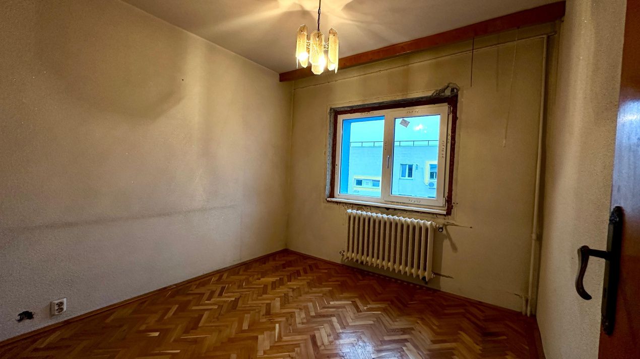 Apartament cu 4 camere | 81,5 mp | 2 bai | 2 Balcoane | Dunavat 14 | De Renovat – fotografia 4 din 7