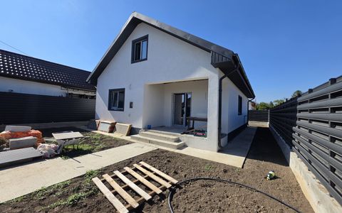 Oportunitate! Casa la sol, 3 camere, posibilitate de mansardare, Valu lui Traian