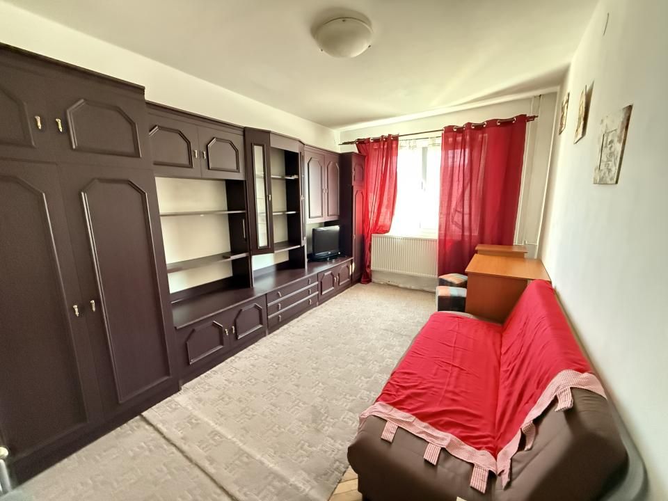 Apartament cu o camera, etaj 3, bloc izolat - Olimpia Stadion – fotografia 1 din 8