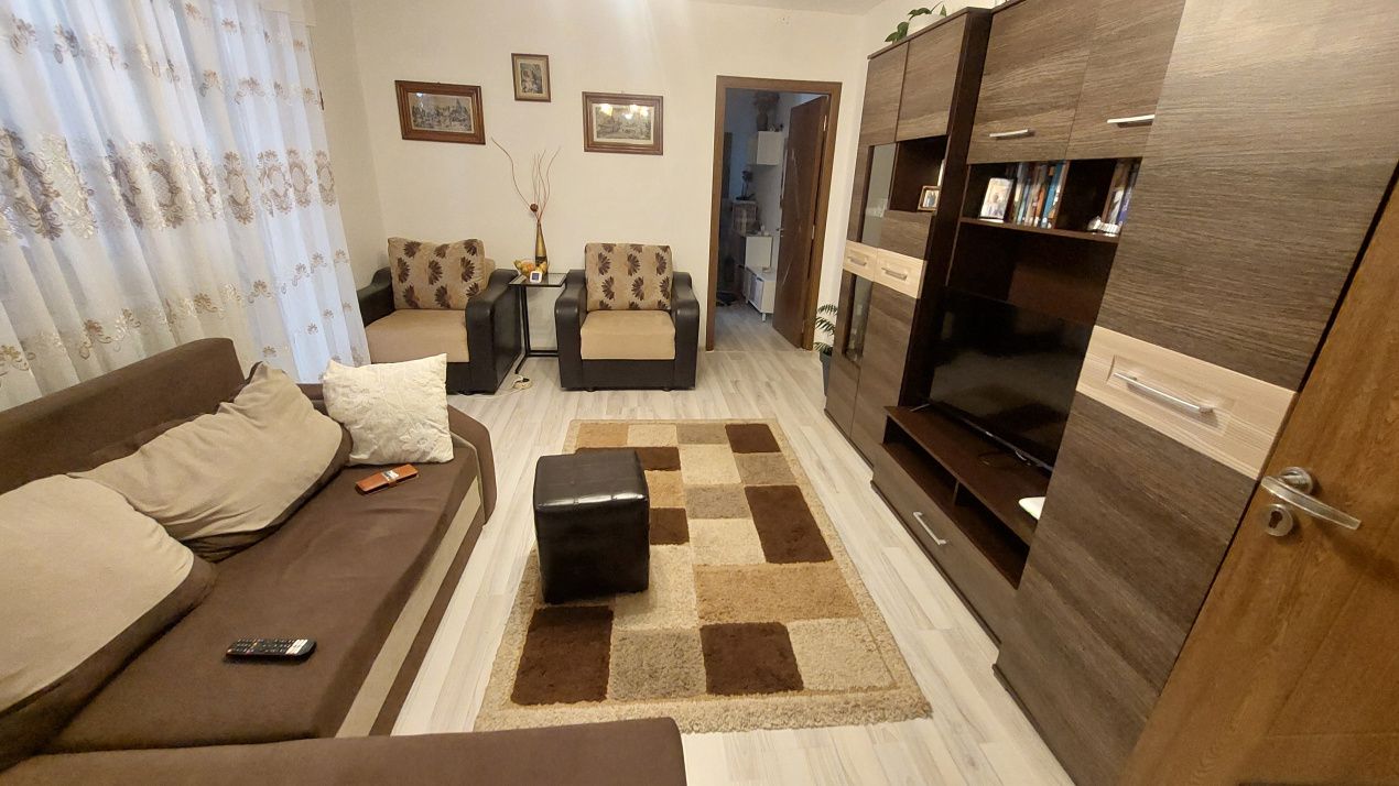 Apartament 3 camere semidecomandat, 68 mp, etajul 3, Valea Rosie, zona Scoala 42 – fotografia 1 din 6