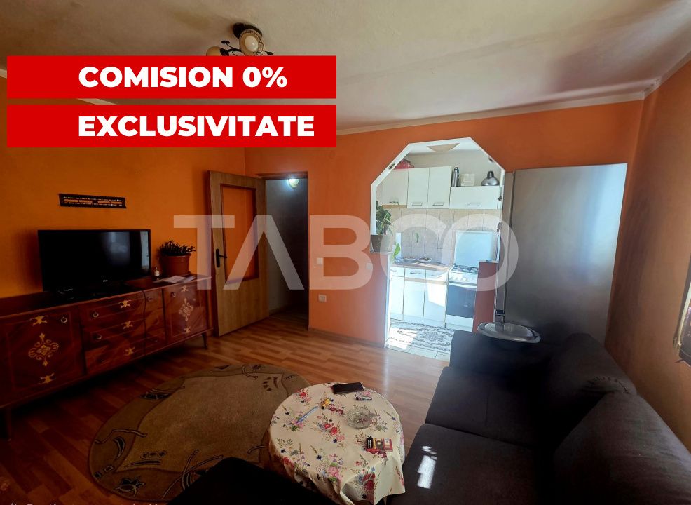 Apartament 3 camere semidecomandat etaj 3 zona 13 Decembrie 50 mpu – fotografia 1 din 9