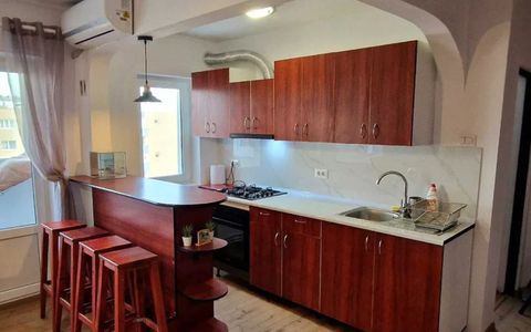 Inchiriez apartament CETATE - 3 camere plus living cu bucatarie