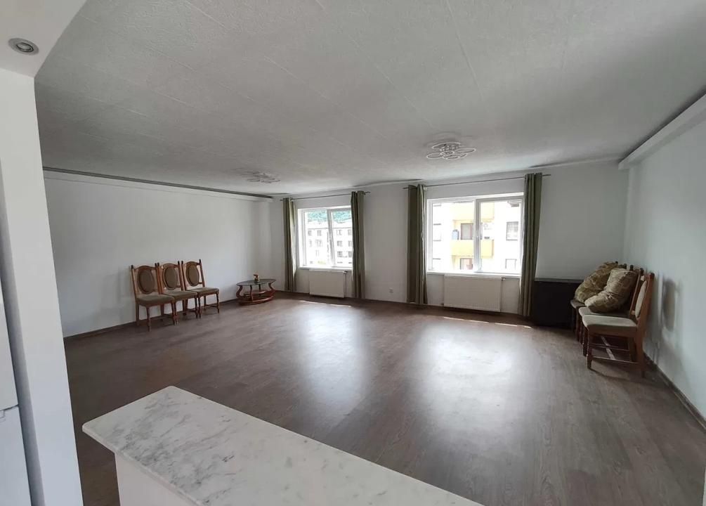 Apartament cu 4 camere, 112 mp + pod de 50 mp, 3 balcoane și 2 parcări – fotografia 1 din 5