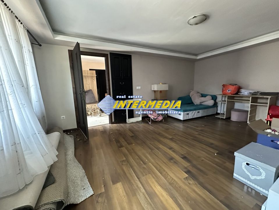 Proprietate 2 case curte pavata Teren 700 mp Hotel CETATE gard utilitati – fotografia 3 din 28