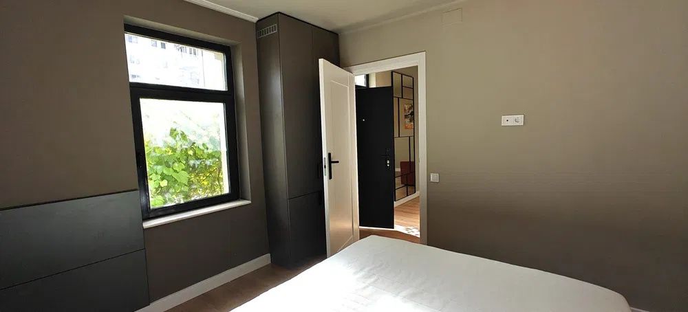Apartament 2 camere la casa - curte - 2 locuri de parcare - Central – fotografia 5 din 8
