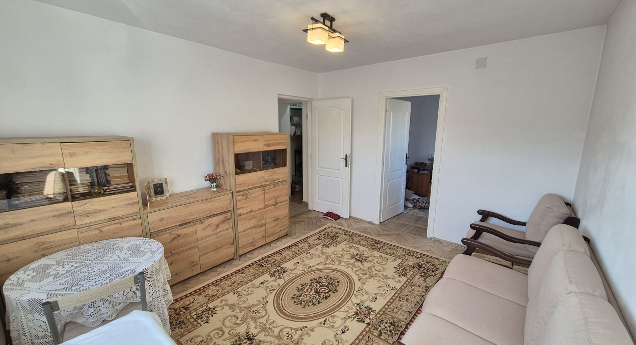 Vânzare apartament 3 camere, et. 3, str. Olari - zona Liceului Pedagogic – fotografia 2 din 10